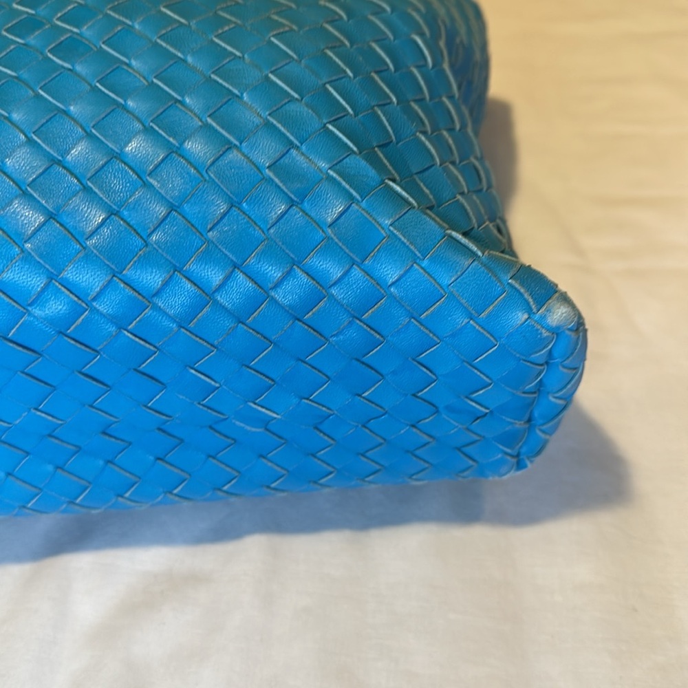 Authentic Bottega Veneta intrecciato Leather blue tote. Luxury Shoulder bag - Picture 12 of 16